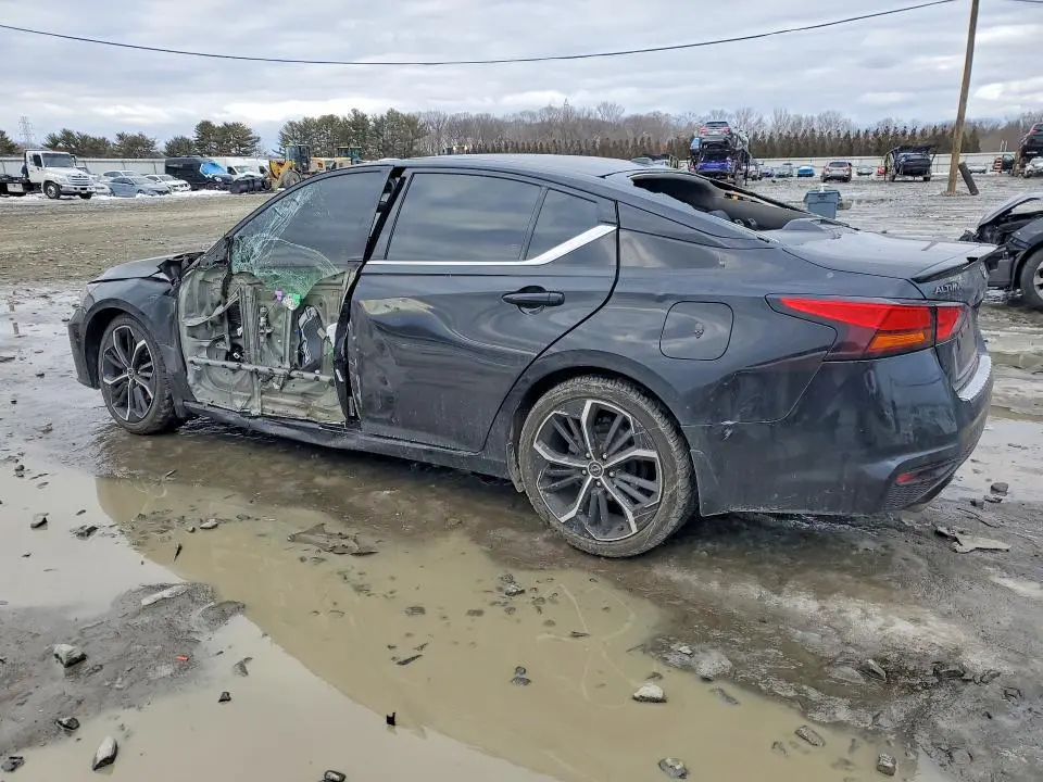 2023 NISSAN ALTIMA SR  