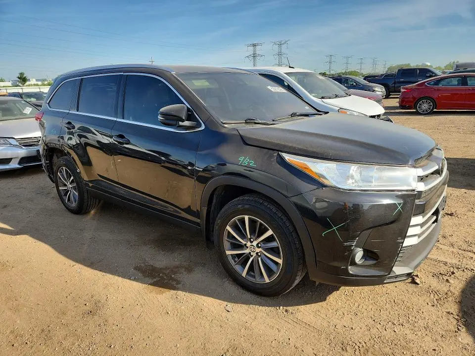 2019 TOYOTA HIGHLANDER XLE  