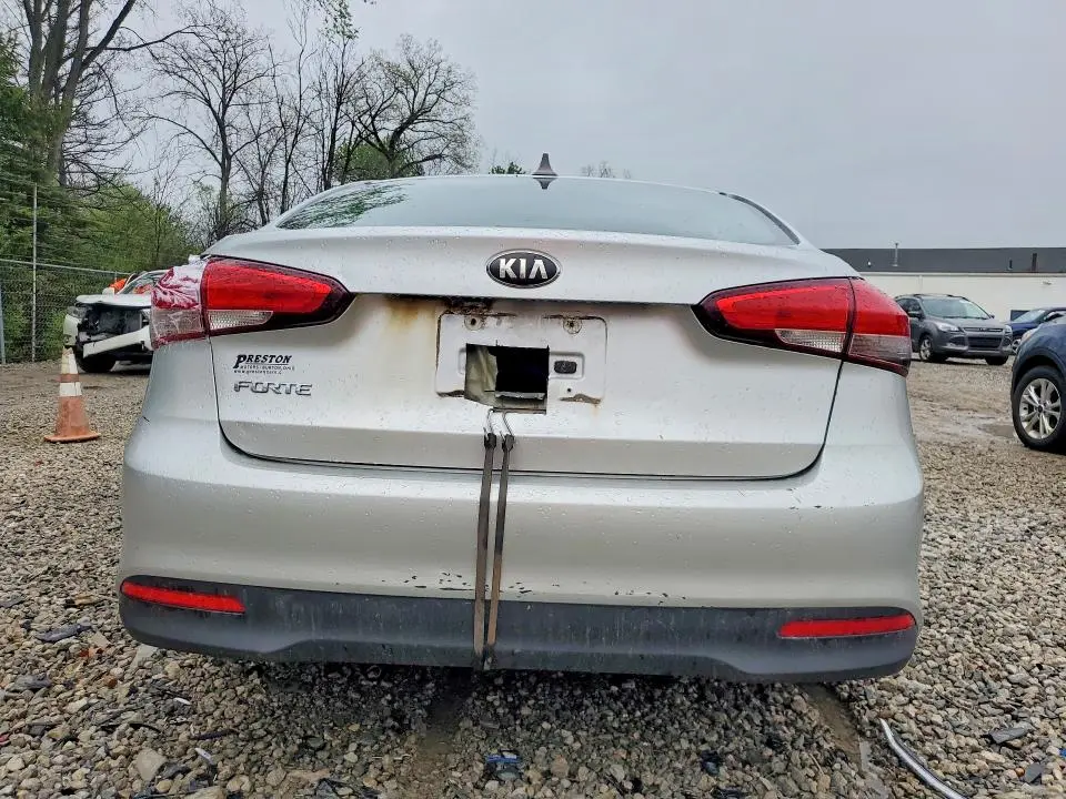 2017 KIA FORTE LX  