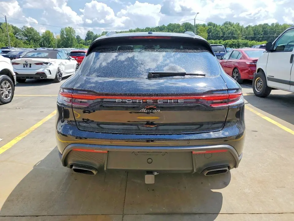 2025 PORSCHE MACAN BASE  