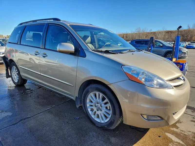 2010 TOYOTA SIENNA XLE  