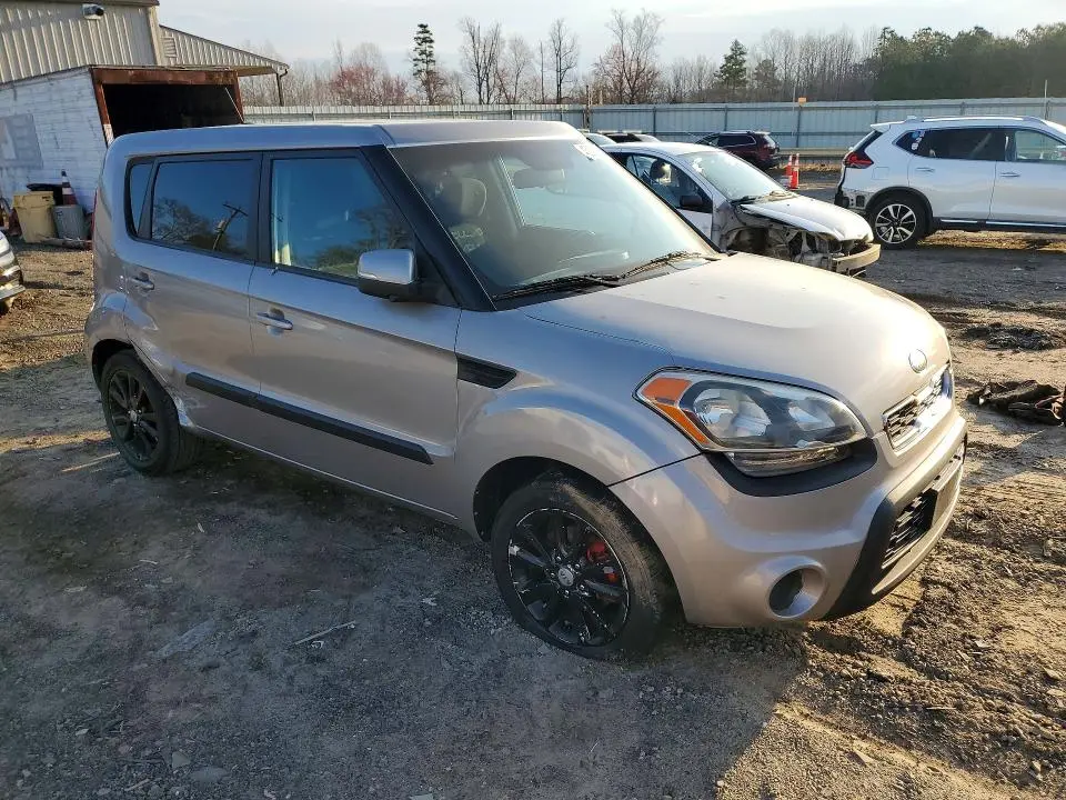 2013 KIA SOUL +  