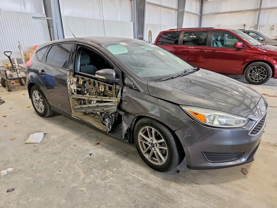 2015 FORD FOCUS SE  