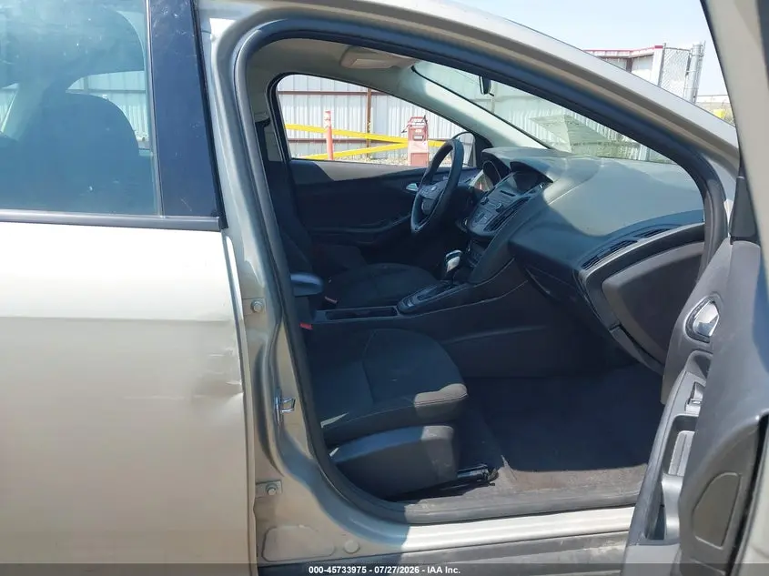 2015 FORD FOCUS SE