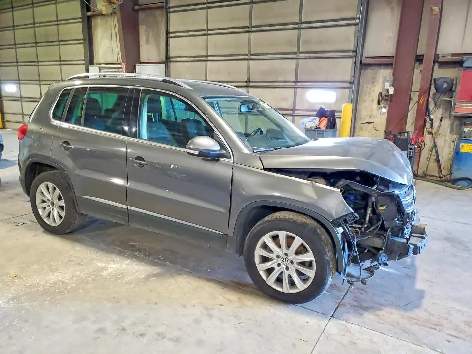 2014 VOLKSWAGEN TIGUAN S  
