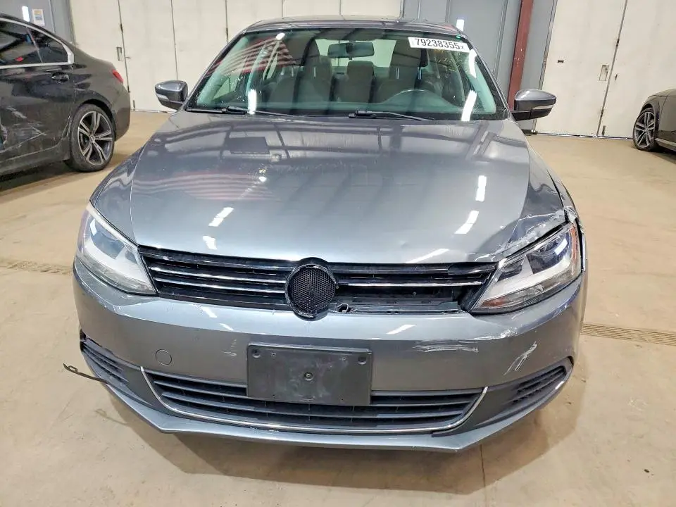 2013 VOLKSWAGEN JETTA SE  