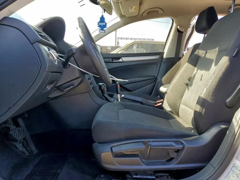 2015 VOLKSWAGEN PASSAT S  