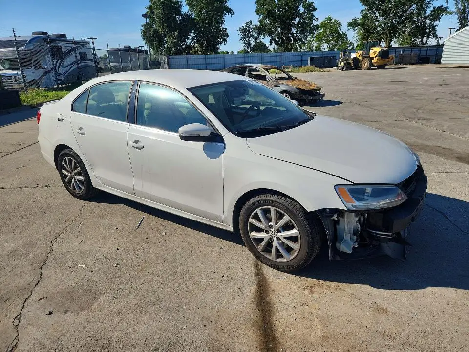 2013 VOLKSWAGEN JETTA SE  