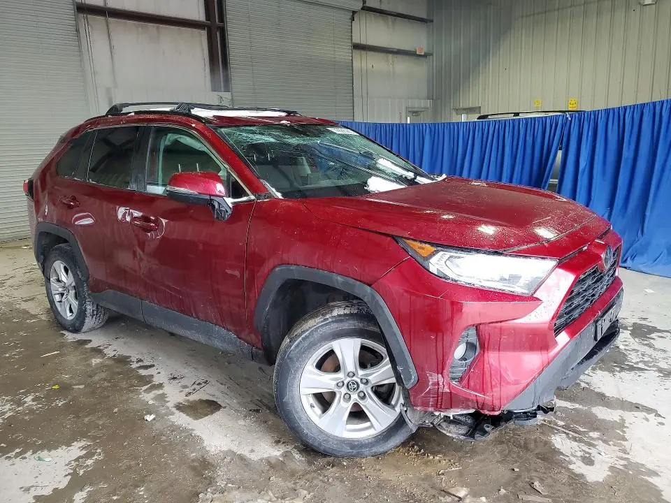 2021 TOYOTA RAV4 XLE  