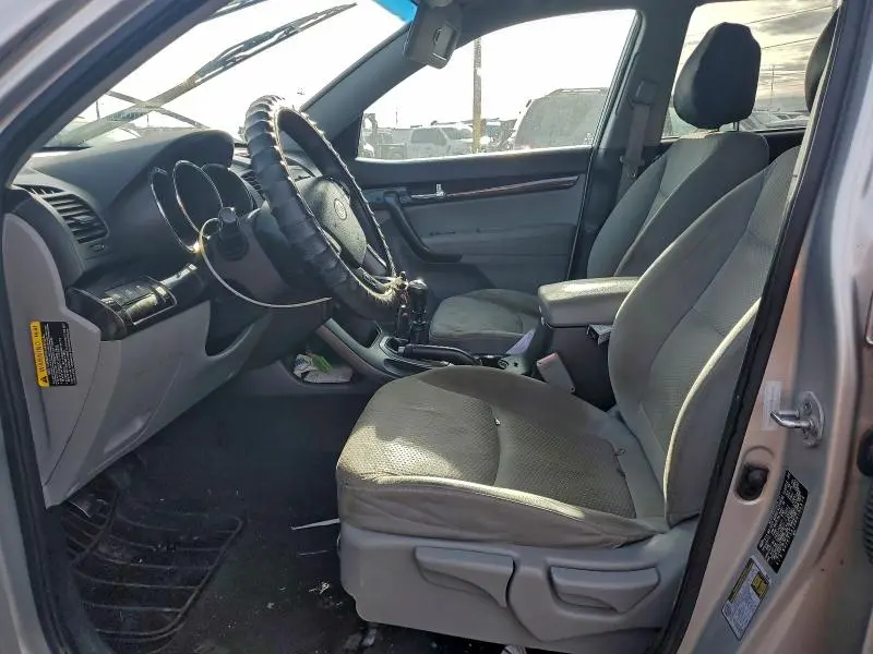 2011 KIA SORENTO BASE  