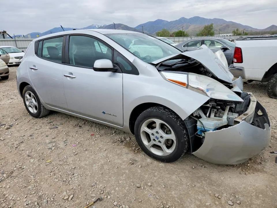 2013 NISSAN LEAF S  