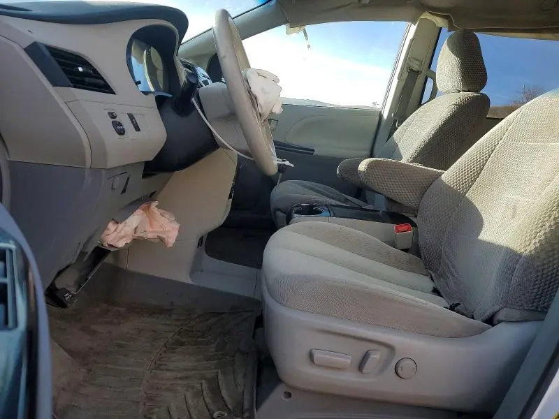 2012 TOYOTA SIENNA   