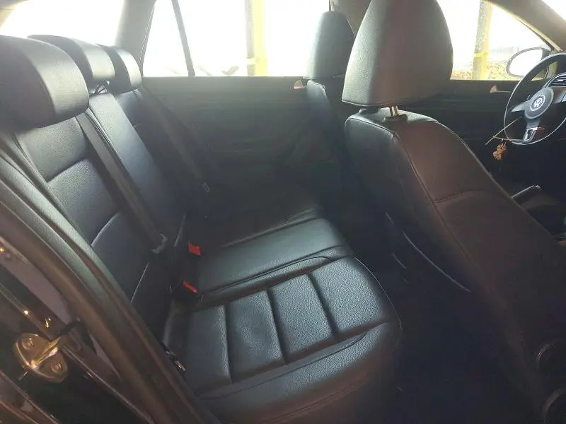 2010 VOLKSWAGEN JETTA   