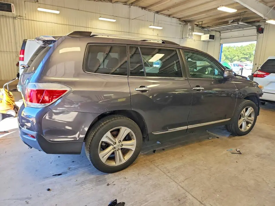 2013 TOYOTA HIGHLANDER LIMITED  