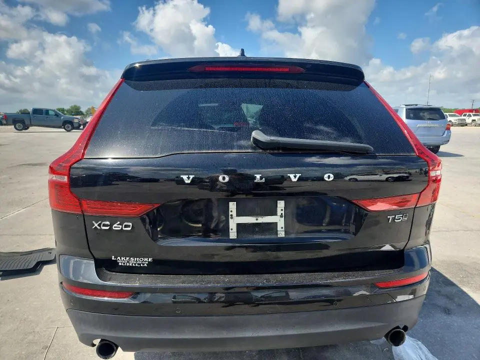 2018 VOLVO XC60 T5 MOMENTUM  