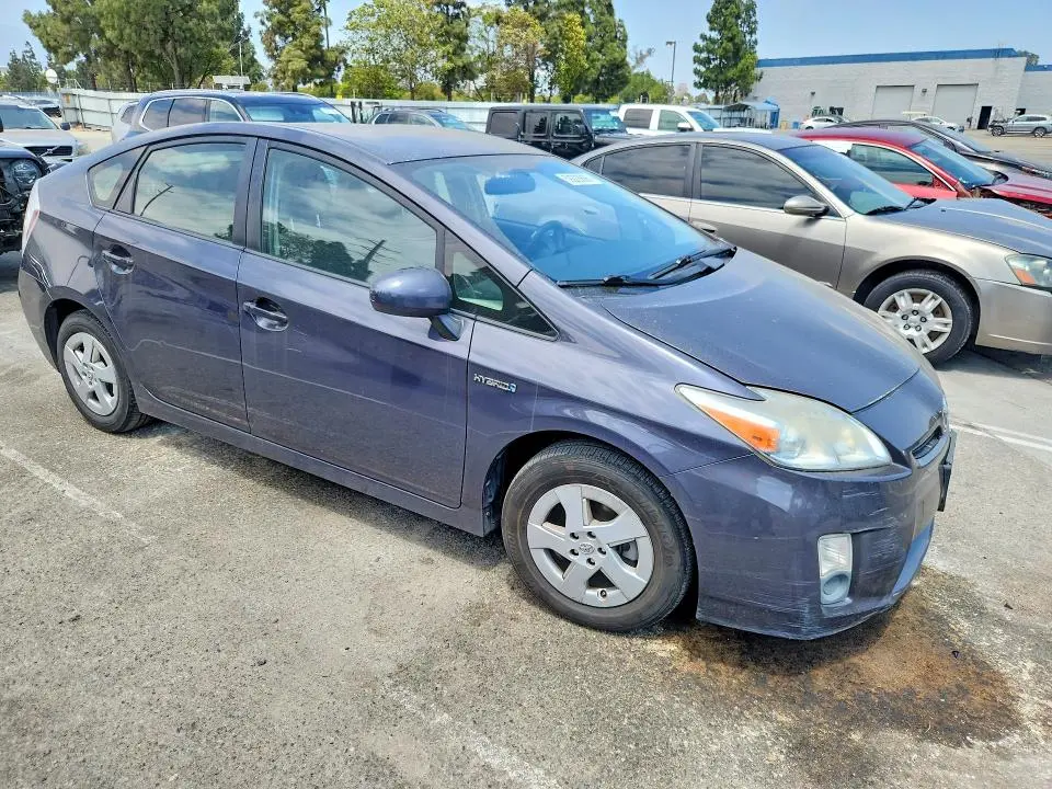 2010 TOYOTA PRIUS III  