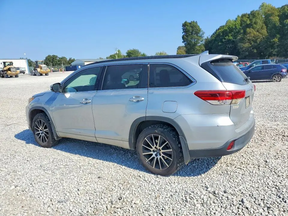 2017 TOYOTA HIGHLANDER SE  