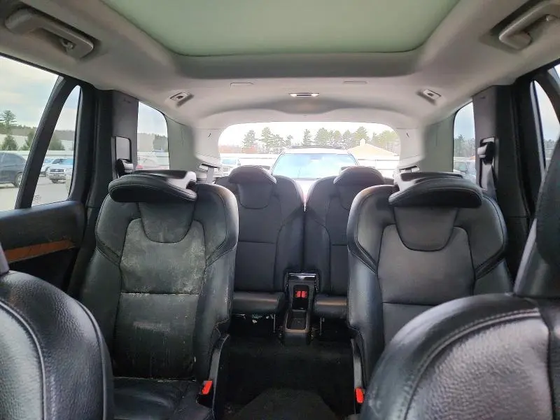 2021 VOLVO XC90 T6 MOMENTUM  