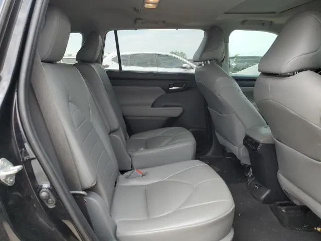 2020 TOYOTA HIGHLANDER XLE  