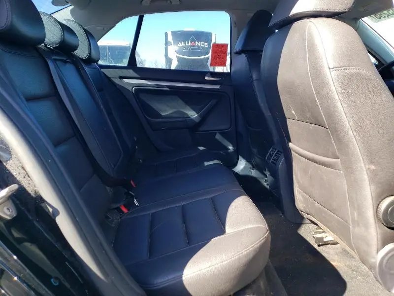 2010 VOLKSWAGEN JETTA SE  