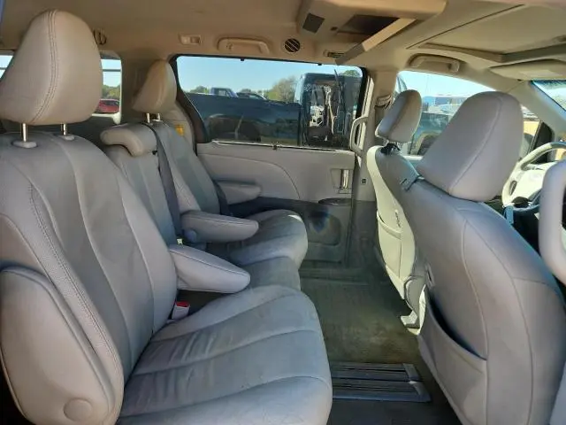 2014 TOYOTA SIENNA XLE  