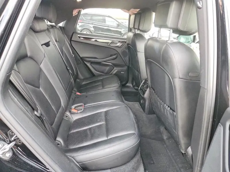2017 PORSCHE MACAN   