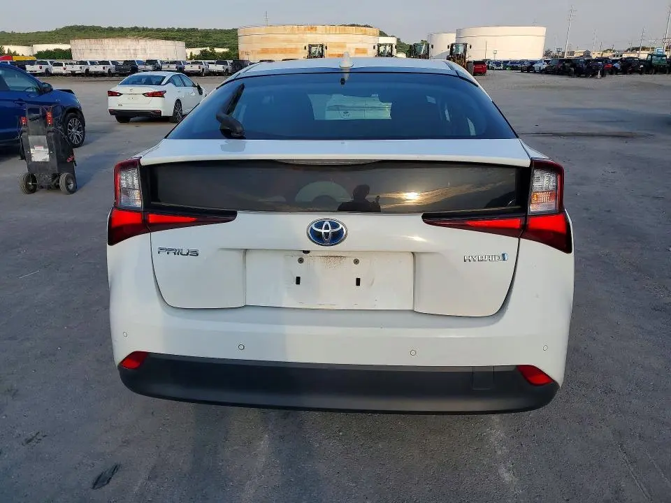 2020 TOYOTA PRIUS LE  