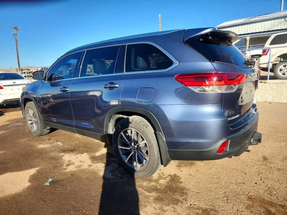 2019 TOYOTA HIGHLANDER SE  