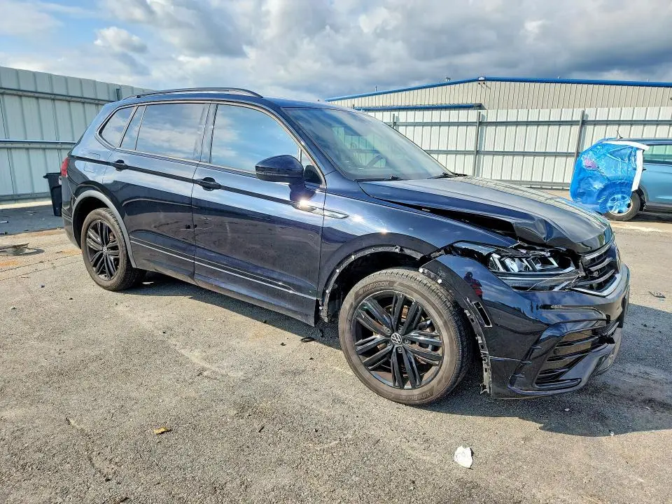 2022 VOLKSWAGEN TIGUAN SE R-LINE BLACK  