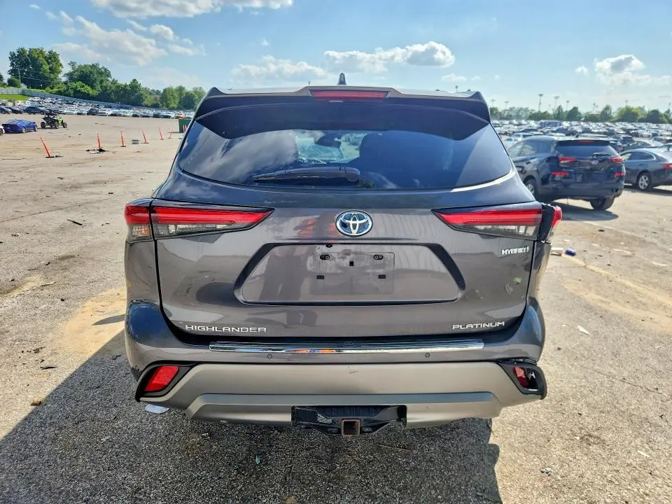 2022 TOYOTA HIGHLANDER HYBRID PLATINUM  