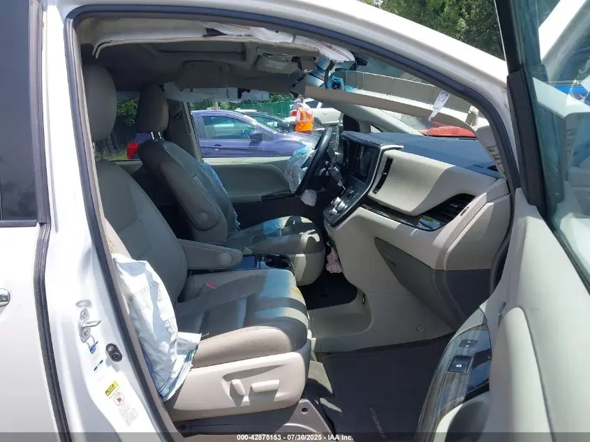 2016 TOYOTA SIENNA XLE 7 PASSENGER