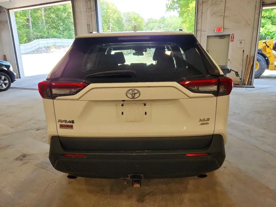 2019 TOYOTA RAV4 XLE  