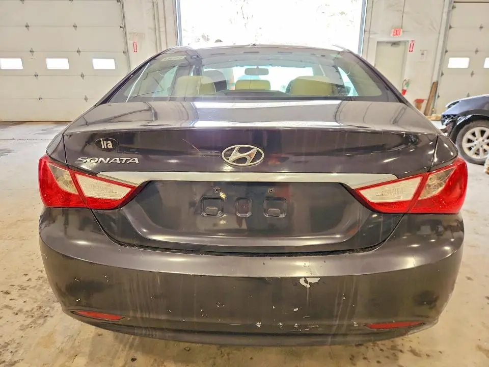 2011 HYUNDAI SONATA GLS  