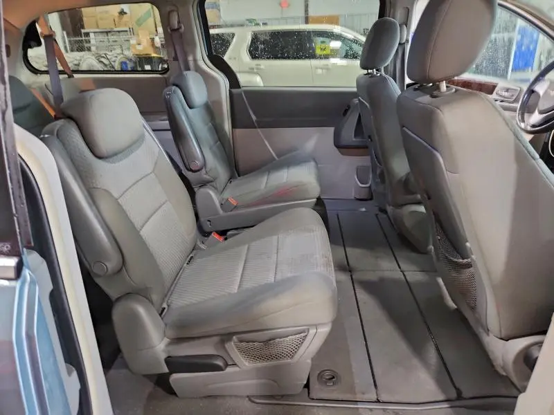 2010 CHRYSLER TOWN & COUNTRY TOURING  