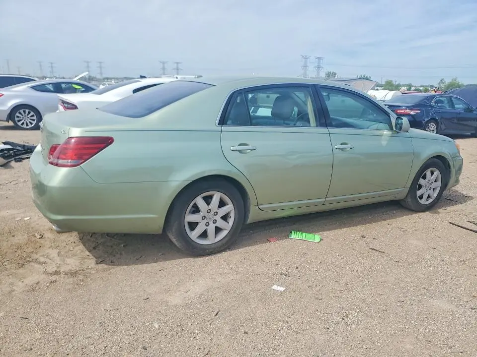 2010 TOYOTA AVALON XL  