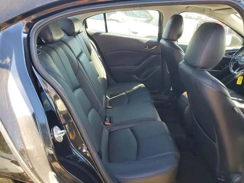 2018 MAZDA 3 TOURING  