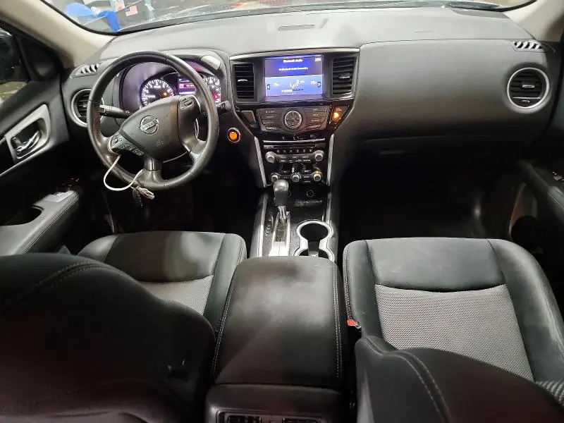 2017 NISSAN PATHFINDER SV  