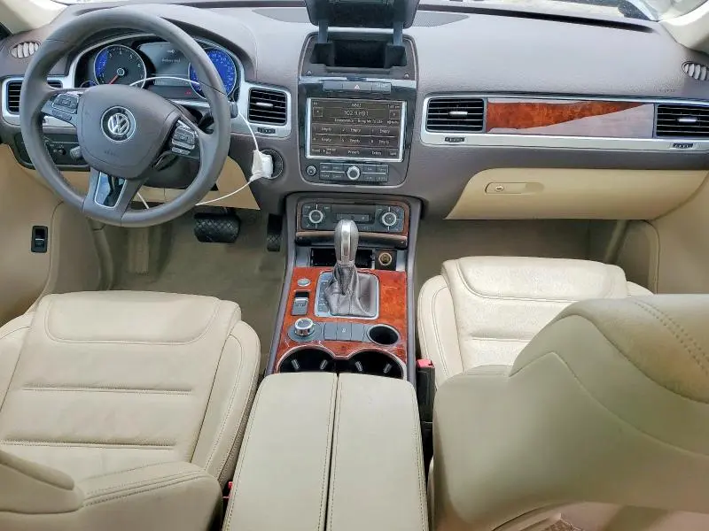 2014 VOLKSWAGEN TOUAREG V6  