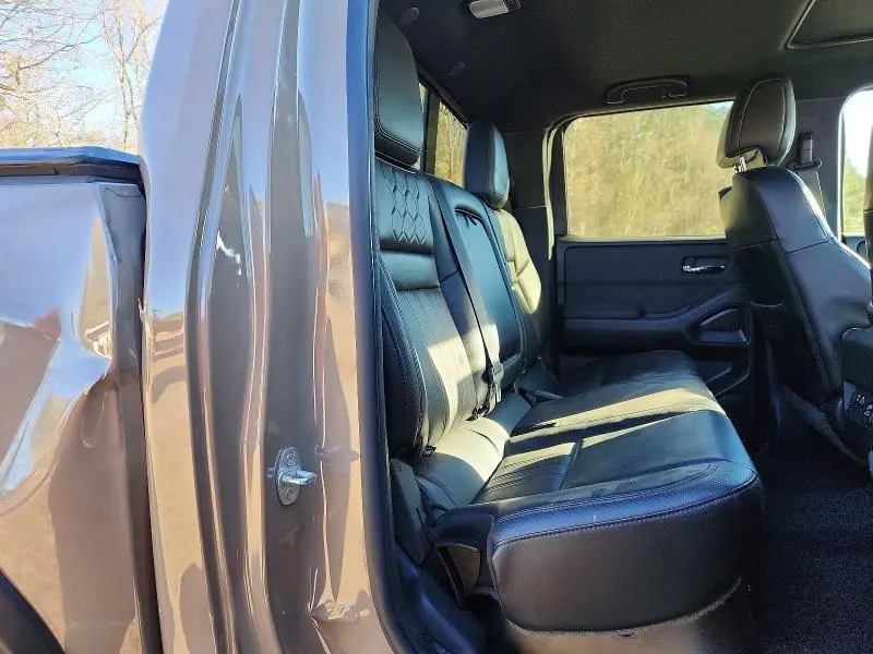 2022 NISSAN FRONTIER S  