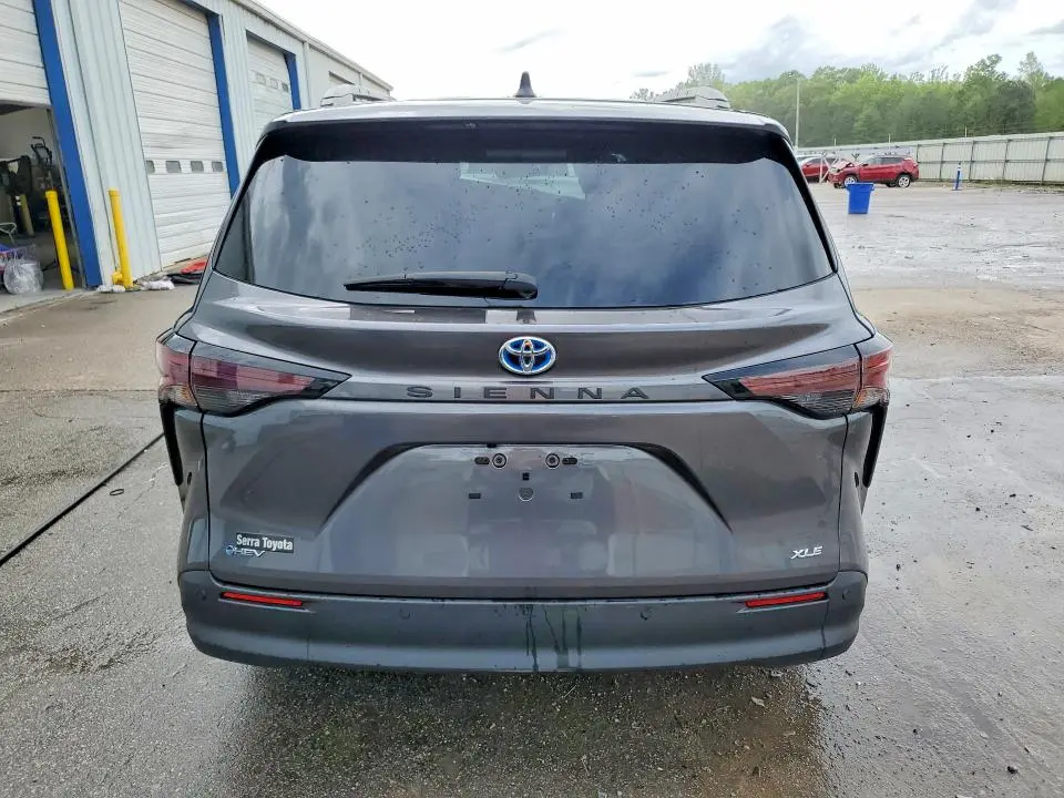 2025 TOYOTA SIENNA XLE 8-PASSENGER  