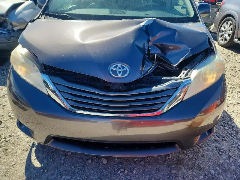 2013 TOYOTA SIENNA XLE 8-PASSENGER  