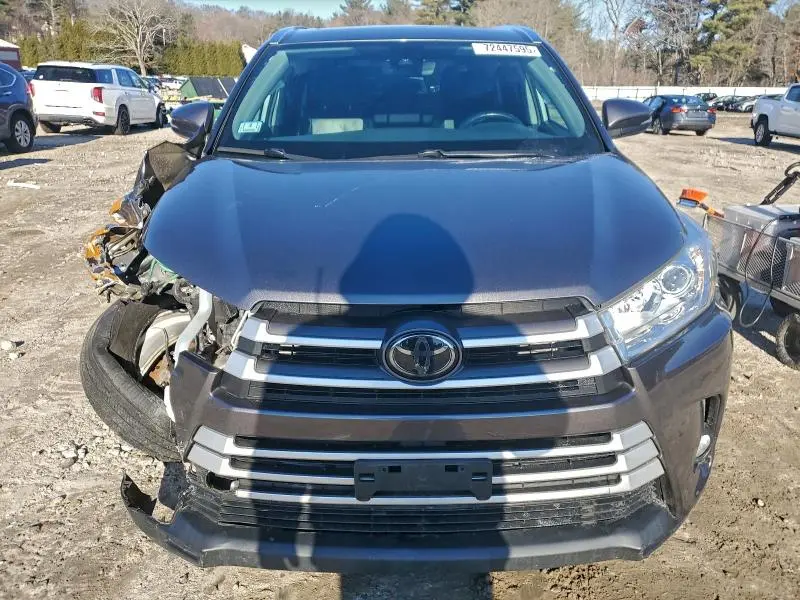 2019 TOYOTA HIGHLANDER SE  