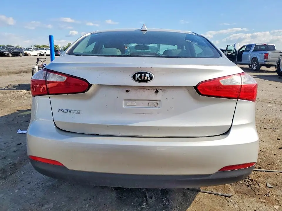 2016 KIA FORTE LX  