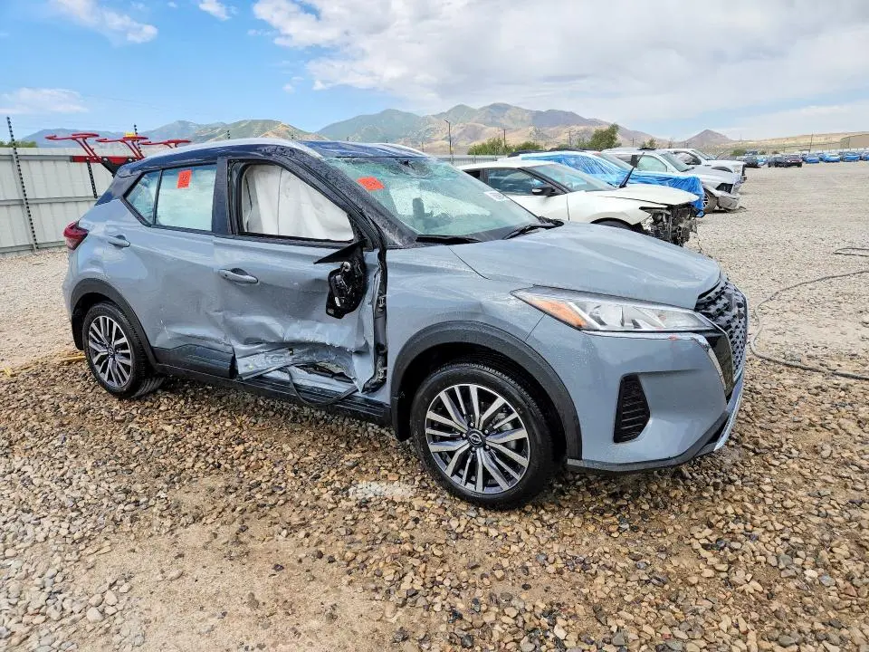 2024 NISSAN KICKS SV  