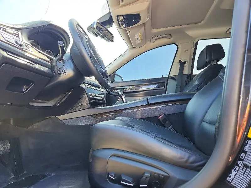 2013 BMW 750 XI  