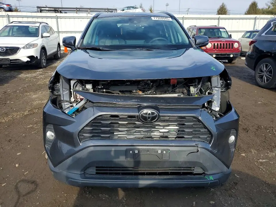 2021 TOYOTA RAV4 XLE  