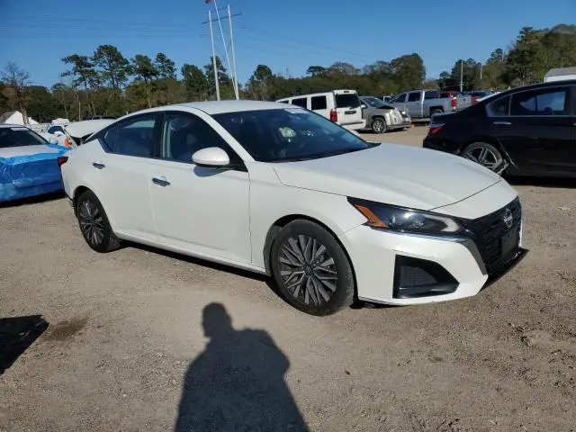 2023 NISSAN ALTIMA SV  