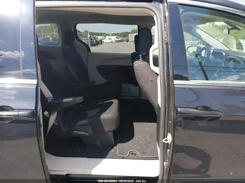 2021 CHRYSLER VOYAGER LX