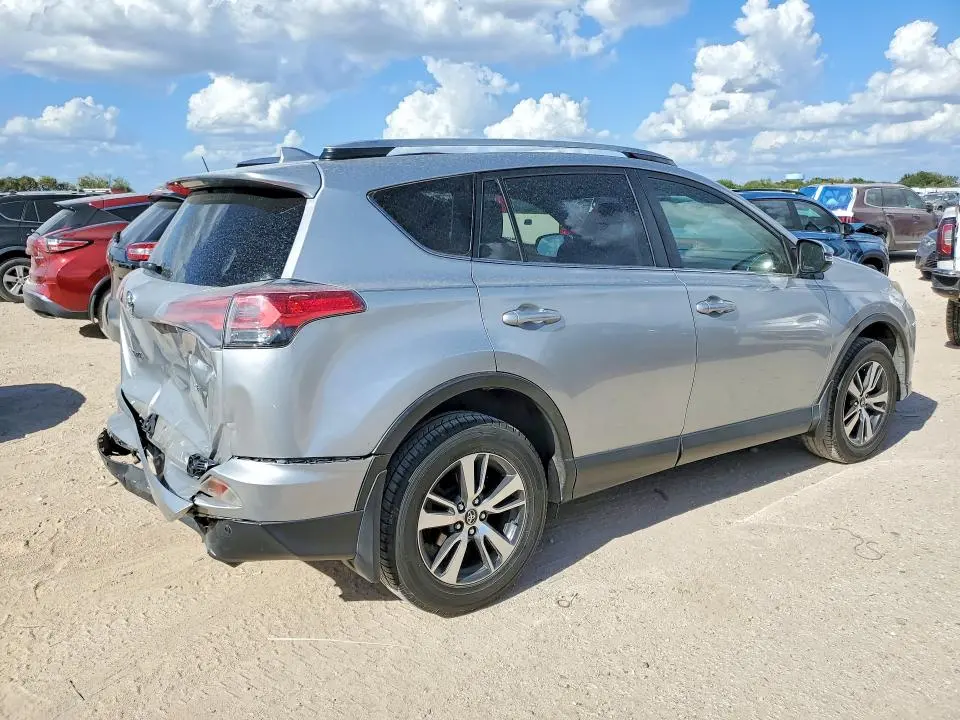 2018 TOYOTA RAV4 XLE  