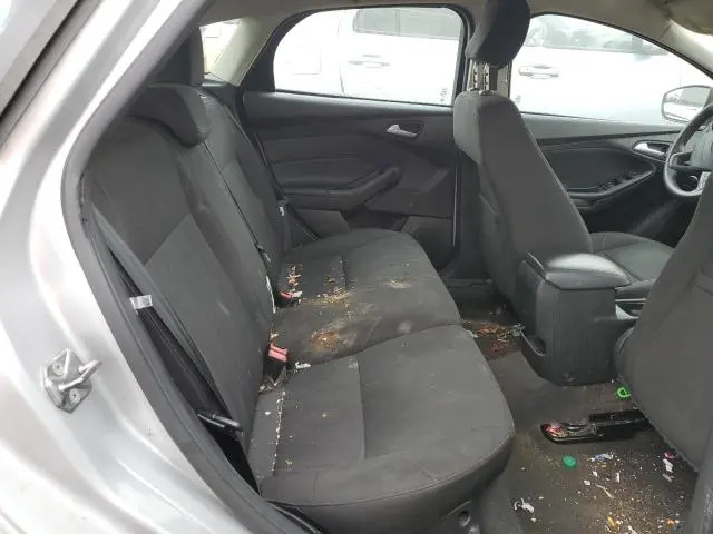 2015 FORD FOCUS SE